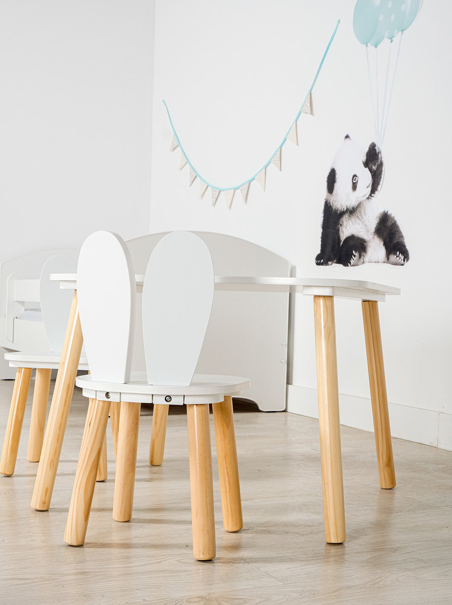 Chaise et table enfant en bois par Petite Amélie