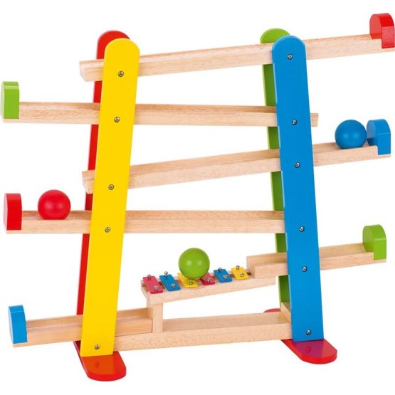 Énorme piste de balle avec xylophone