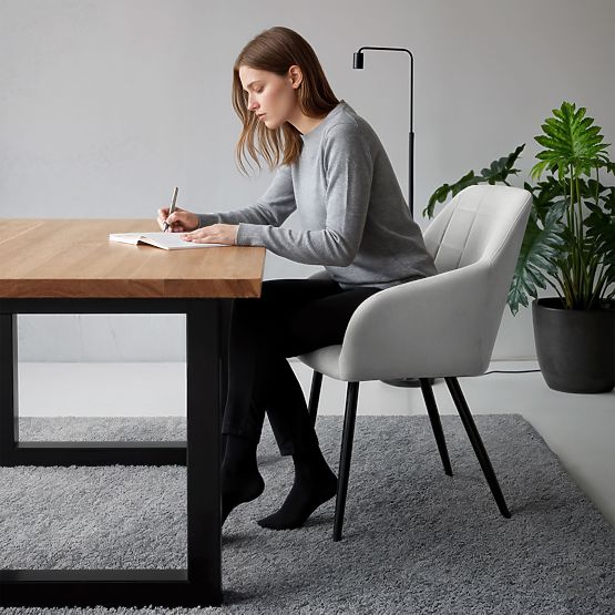 4x Chaise rembourrée avec surpiqûres carrées Grise LUXANO Pieds noirs