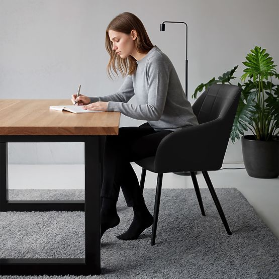 4x Chaise rembourrée avec surpiqûres carrées Noire LUXANO Pieds noirs