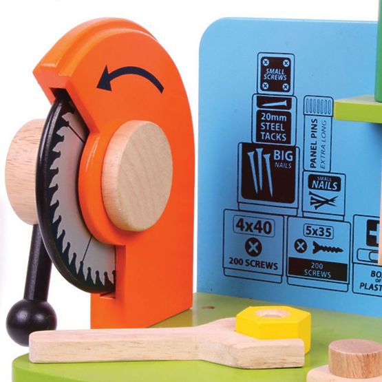 Atelier de bricolage en bois avec des outils