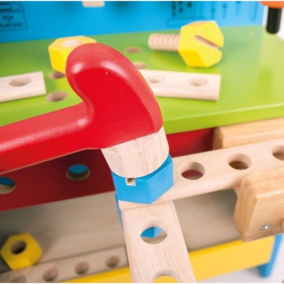 Atelier de bricolage en bois avec des outils