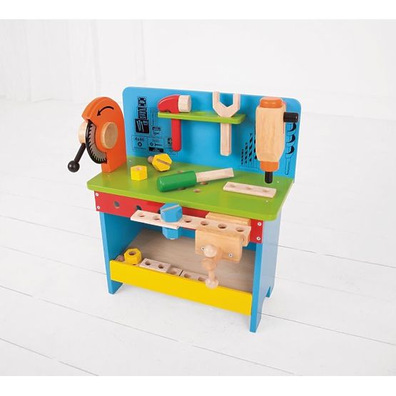 Atelier de bricolage en bois avec des outils