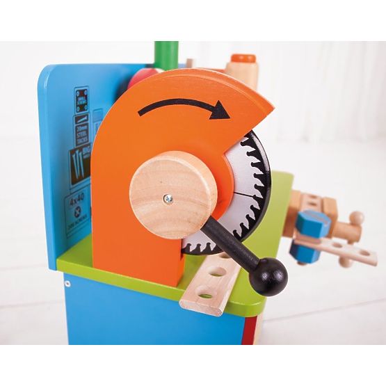 Atelier de bricolage en bois avec des outils