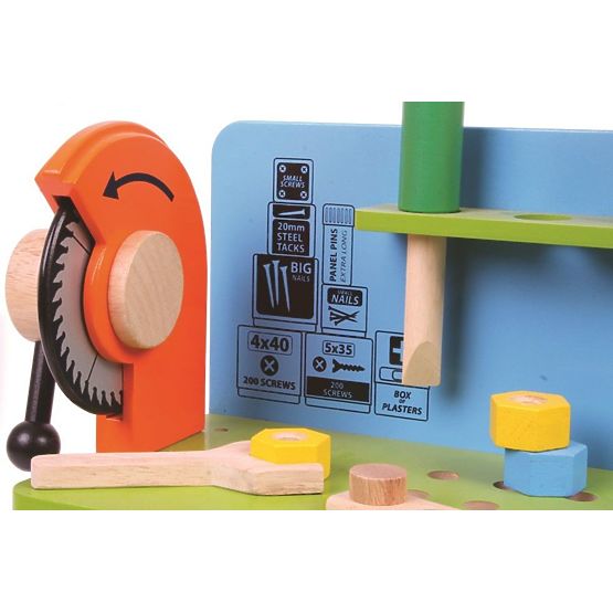 Atelier de bricolage en bois avec des outils