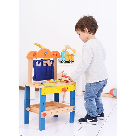 Atelier en bois avec de nombreux outils