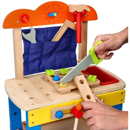Atelier en bois avec de nombreux outils