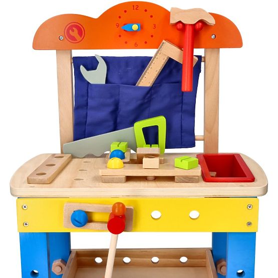 Atelier en bois avec de nombreux outils