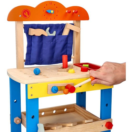 Atelier en bois avec de nombreux outils