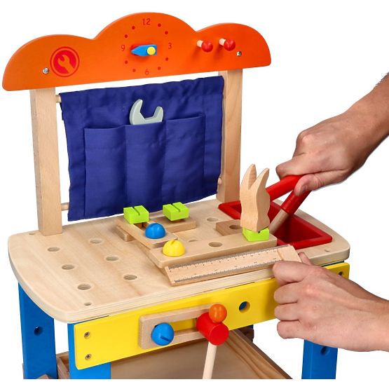 Atelier en bois avec de nombreux outils