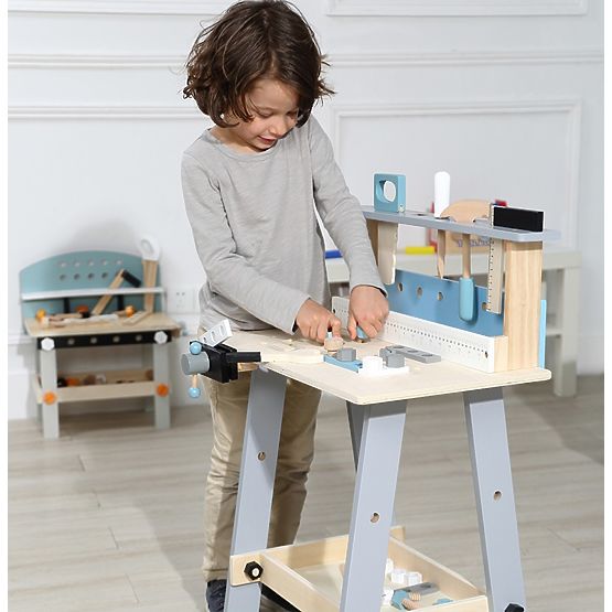 Atelier en bois avec des outils