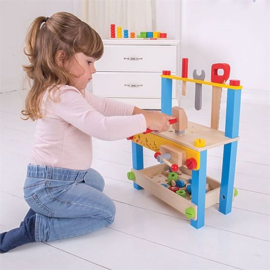 Atelier pour enfants avec des outils