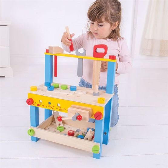 Atelier pour enfants avec des outils