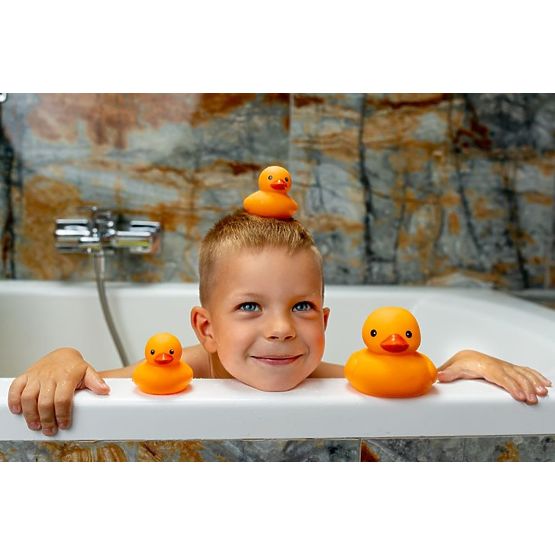 Bain coloré avec des canards