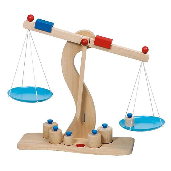 Balance en bois GOKI avec plateaux en métal