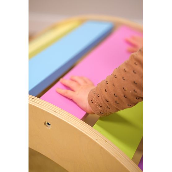 Balançoire Montessori en bois - arc-en-ciel