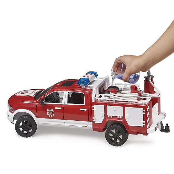 Bruder RAM 2500 Camion de pompiers avec gyrophare lumineux et sonore