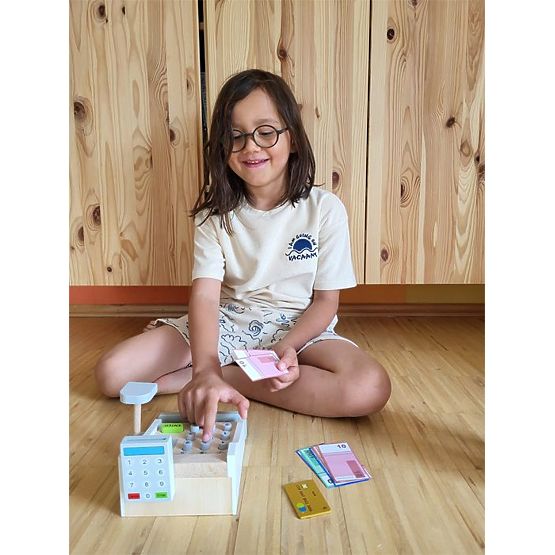Caisse blanche avec accessoires