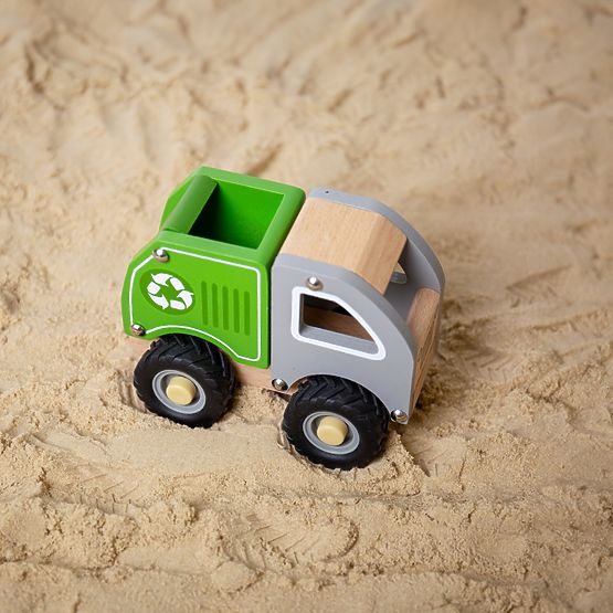 Camion de recyclage en bois