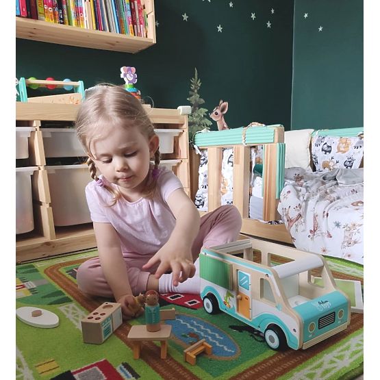 Caravane en bois avec remorque et accessoires