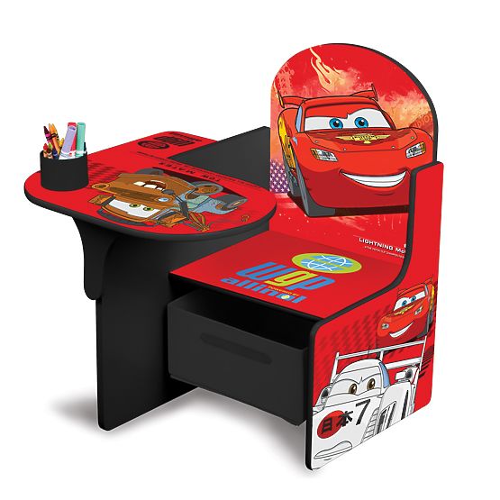 chaise avec une table Voitures