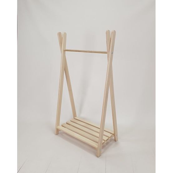 Cintre avec une étagère