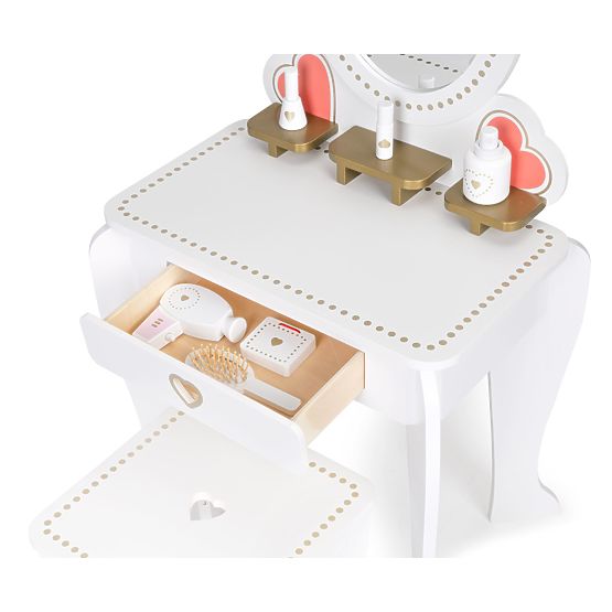Coiffeuse fille avec accessoires