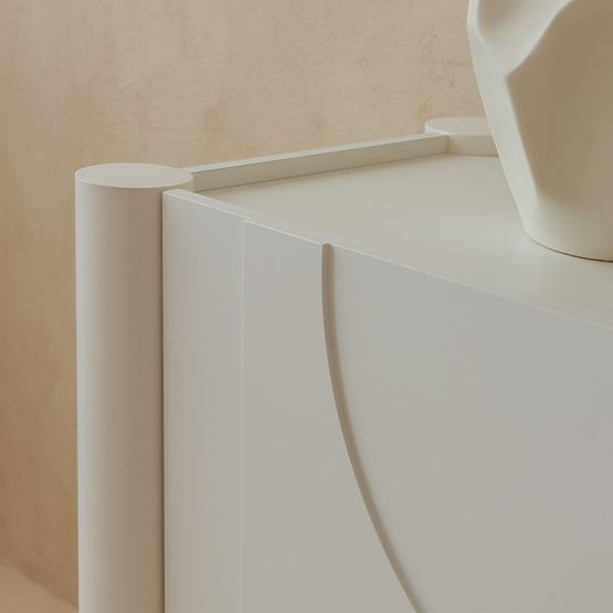 Commode trois portes Lunaria avec façade fraisée, blanche