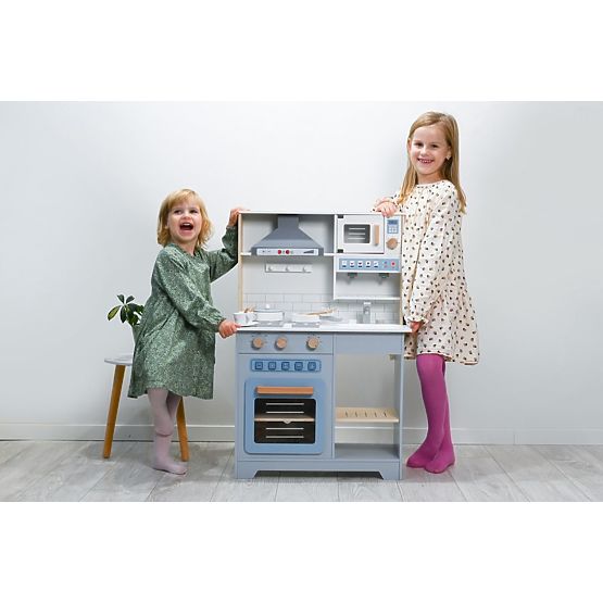 Cuisine interactive en bois avec hotte
