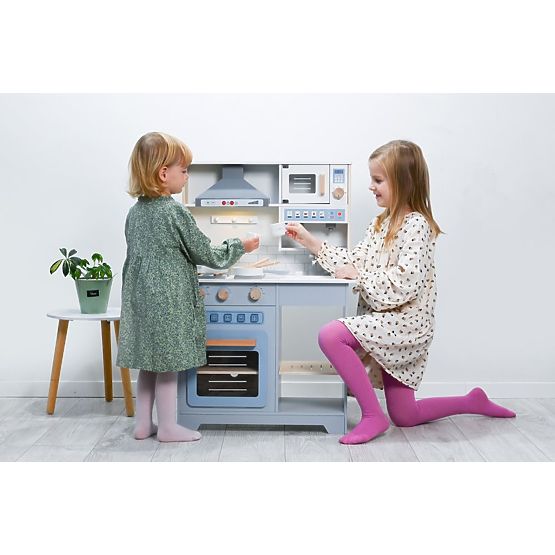 Cuisine interactive en bois avec hotte