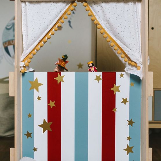 Dětské divadlo a police v jednom Fantasy Retro