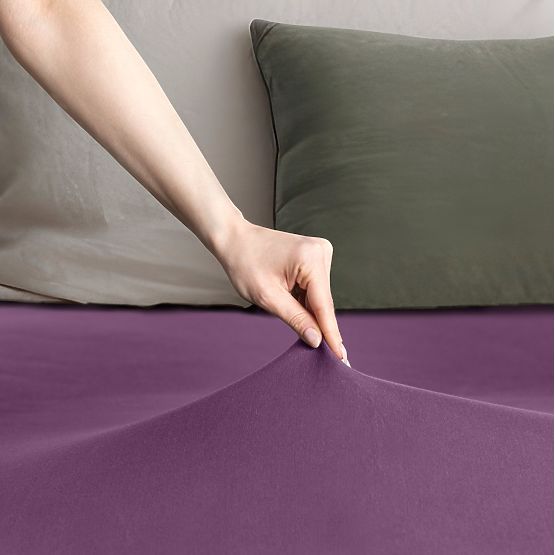 Drap-housse AMBER couleur violet style classique matière jersey 80-90x200 DecoKing