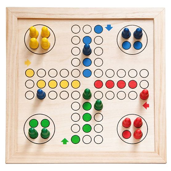 Ensemble de jeux dans une boîte en bois