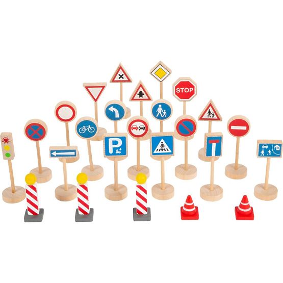 Ensemble de panneaux de signalisation en bois
