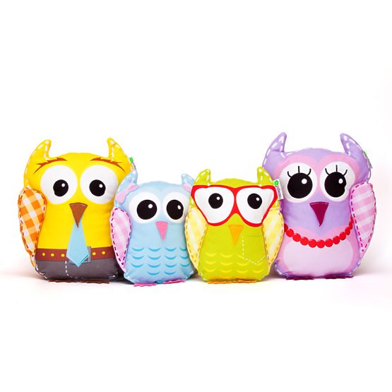 Famille de hiboux joyeuse