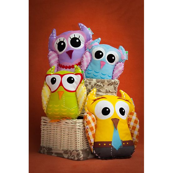 Famille de hiboux joyeuse