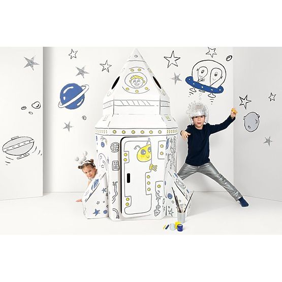 Grande fusée spatiale en carton