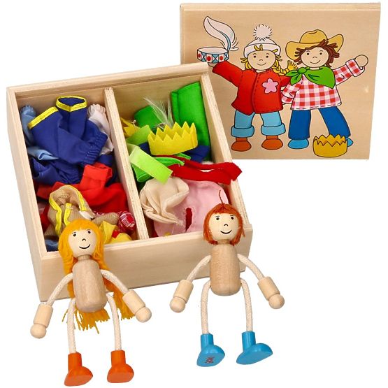Habiller des poupées en bois