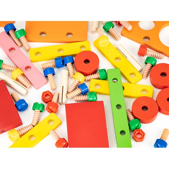 Jeu de construction en bois avec outils