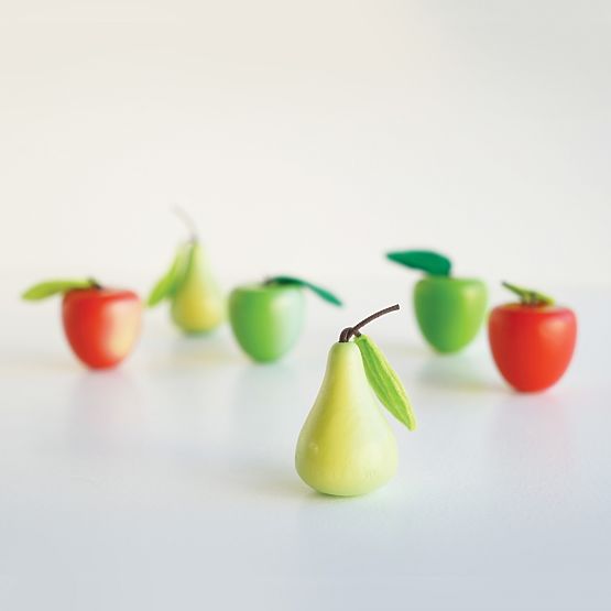Le Toy Van Crate avec des pommes et des poires