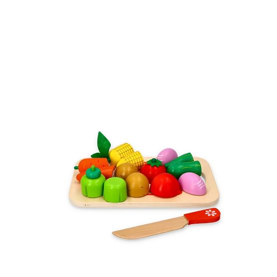 Légumes en bois avec une planche à découper