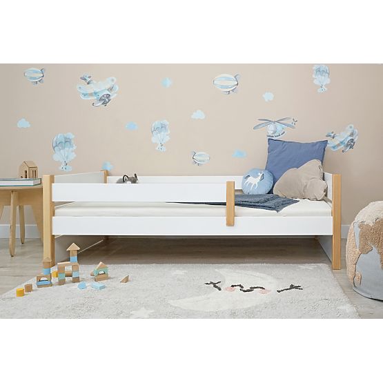Lit d'enfant en bois Scandie avec barrière - blanc