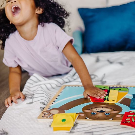 Melissa and Doug - Tableau d'activités Habille l'ourson