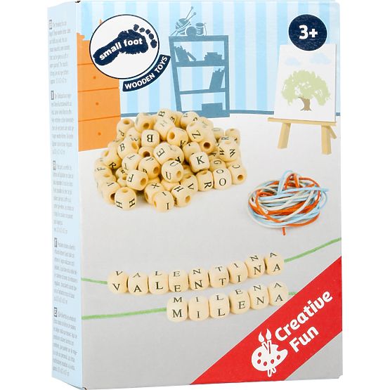 Perles en fil de bois avec lettres