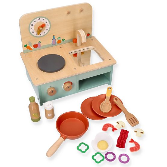 Petite cuisine en bois avec accessoires