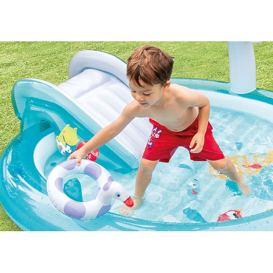 Piscine pour enfants avec toboggan