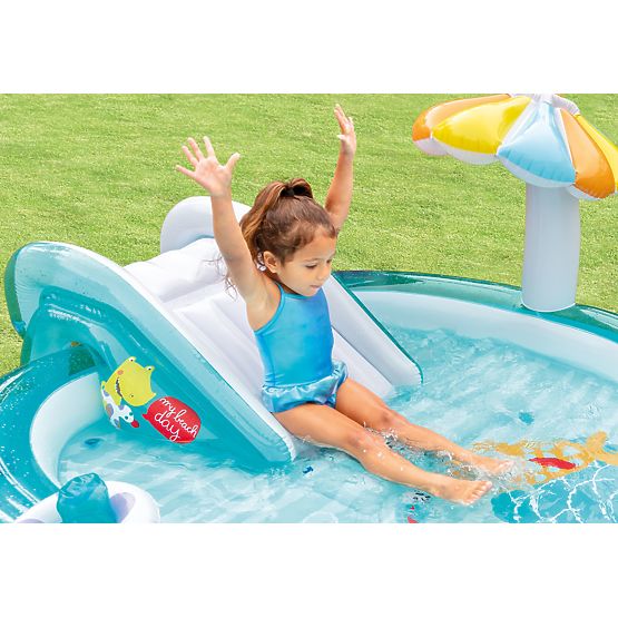 Piscine pour enfants avec toboggan