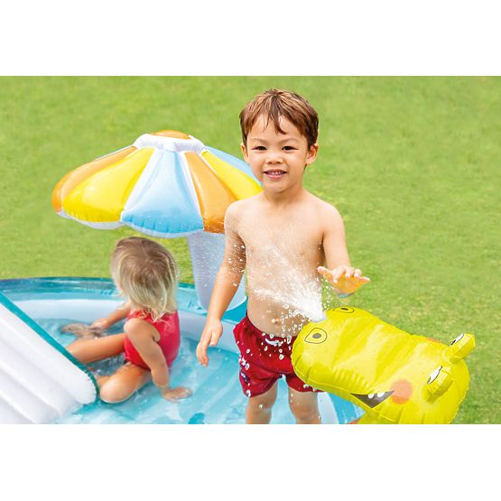 Piscine pour enfants avec toboggan