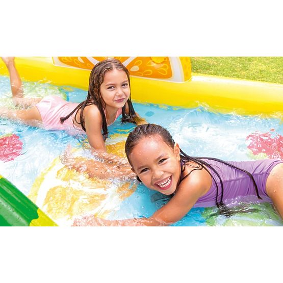 Piscine pour enfants avec toboggan
