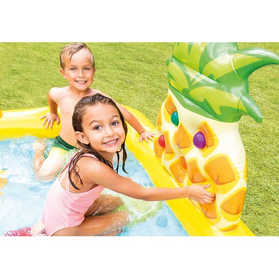 Piscine pour enfants avec toboggan